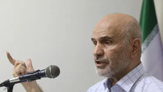 فرشاد مومنی: اقتصاد را نمی‌توان با شعار اداره کرد/ مونتاژ نباید به نام تولید داخلی معرفی شود